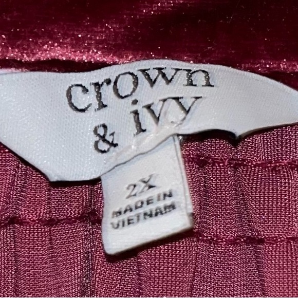 Crown & Ivy Plus Size Peasant Velvet Blouse 2X - Picture 4 of 4